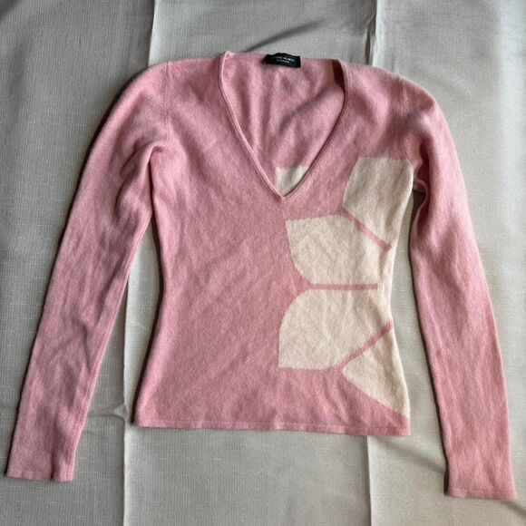 Tops - Y2K Pink Cashmere V-Neck sweater